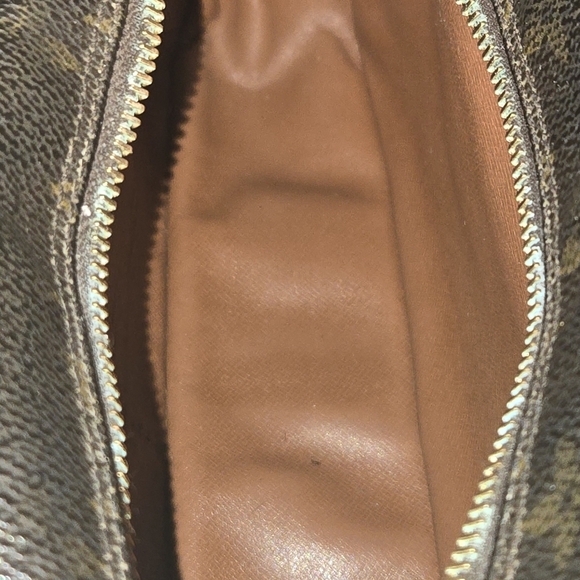 Louis Vuitton Purse Monogram - Picture 13 of 17